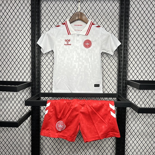 Kit Infantil Dinamarca 24/25 Euro Fora