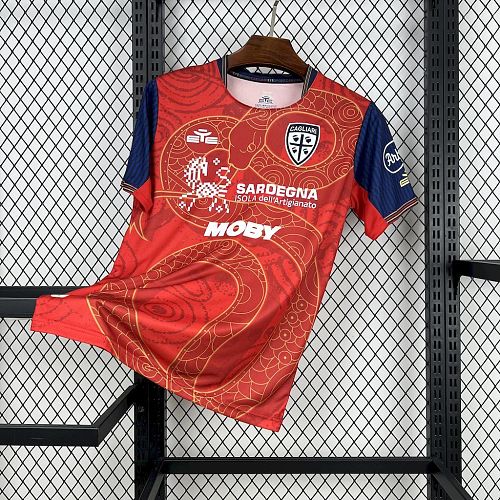 Camisa Cagliari Calcio 24/25 Year of the Snake Limited Edition