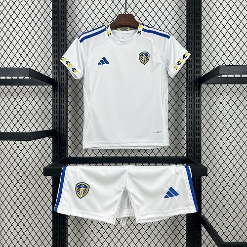 Kit Infantil Leeds United 25/26 Casa Size 16/28