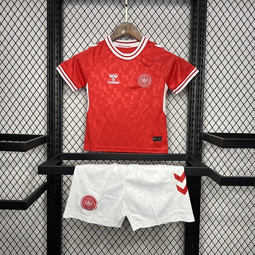 Kit Infantil Dinamarca 24/25 Euro Casa