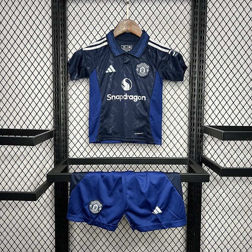 Kit Infantil Manchester United 24/25 Fora