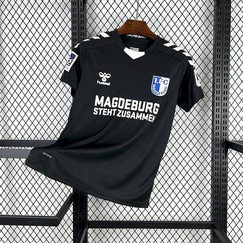 Camisa 1. FC Magdeburg 24/25 Black Commemorative Edition